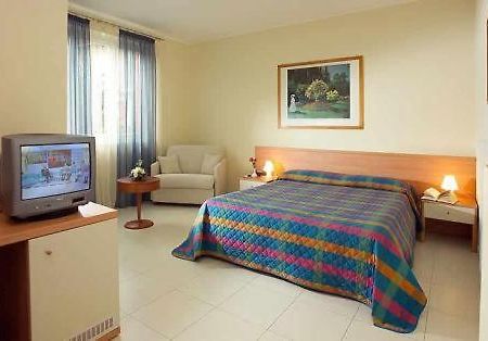 Borgo San Martino Hotell Bra Eksteriør bilde